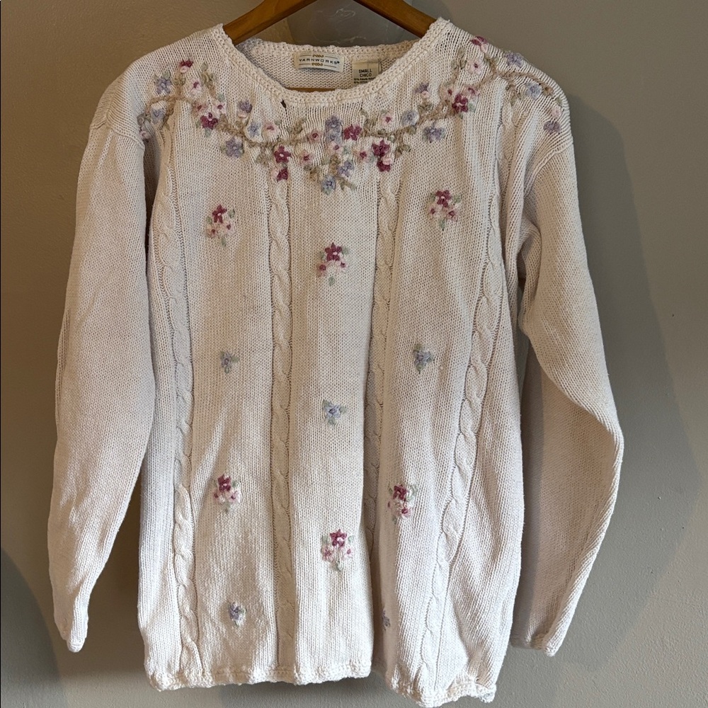 Vintage Women’s Cream Cable-Knit Sweater with Floral Embroidery